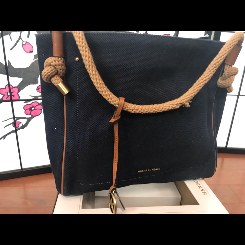 Michael Kors large Sctchel.